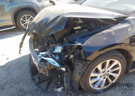 2021 Toyota Camry Le z USA, uszkodzony, nr VIN 4T1C11AK7MU537328